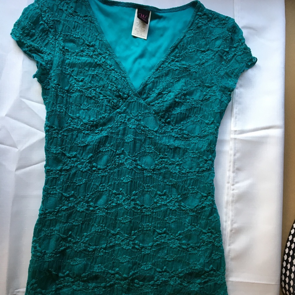 GREEN LACE TOP SIZE MEDIUM